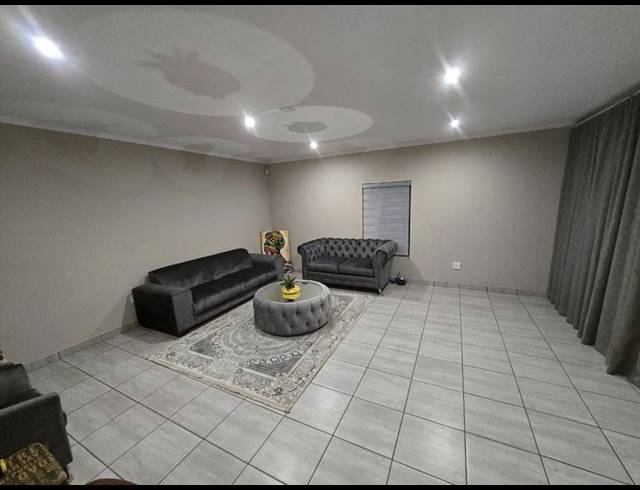 4 BEDROOM HOUSE FOR SALE IN POMONA